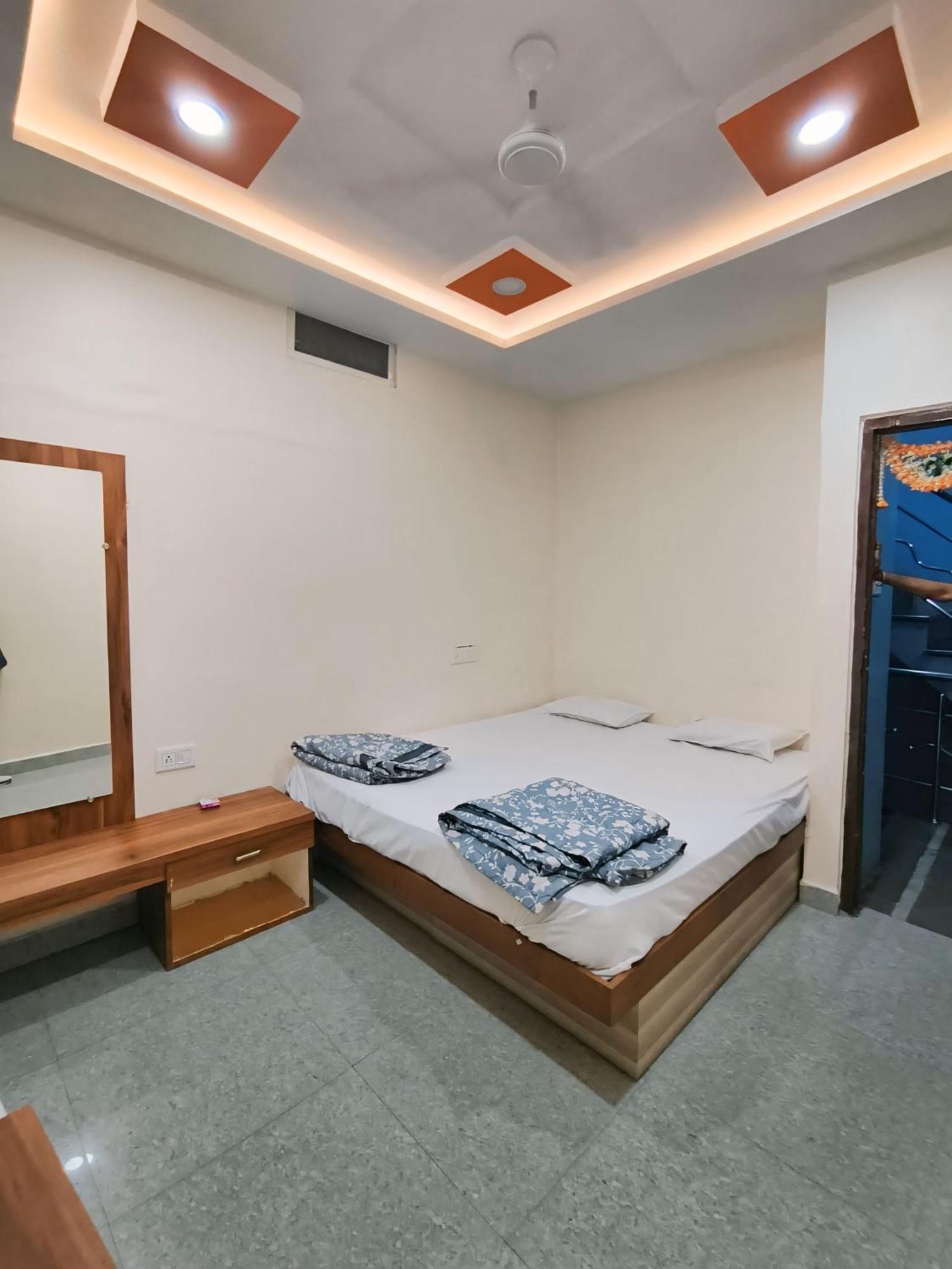 Shree Trilokeshwar Guesthouse Удджайн Екстер'єр фото
