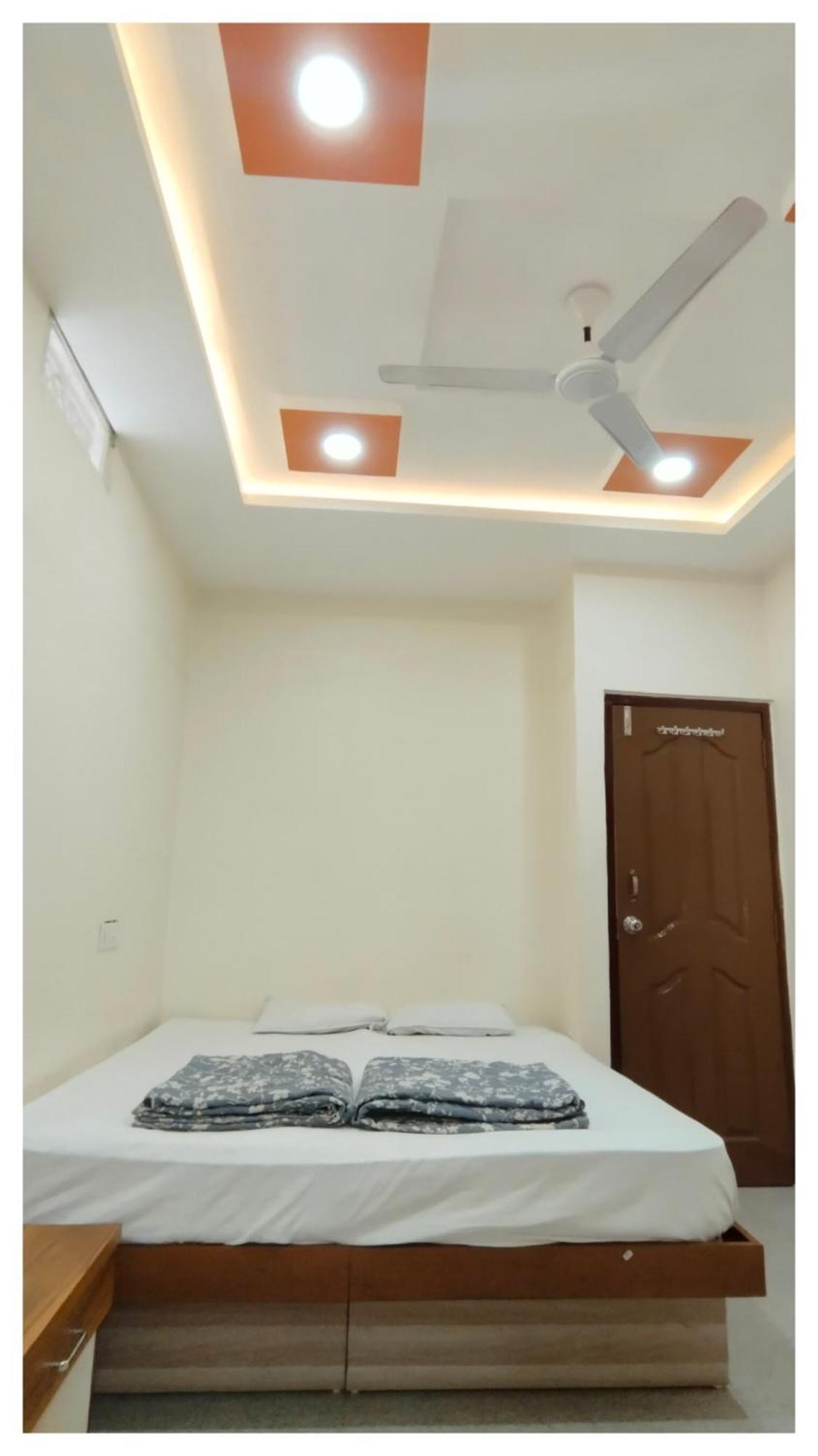 Shree Trilokeshwar Guesthouse Удджайн Екстер'єр фото