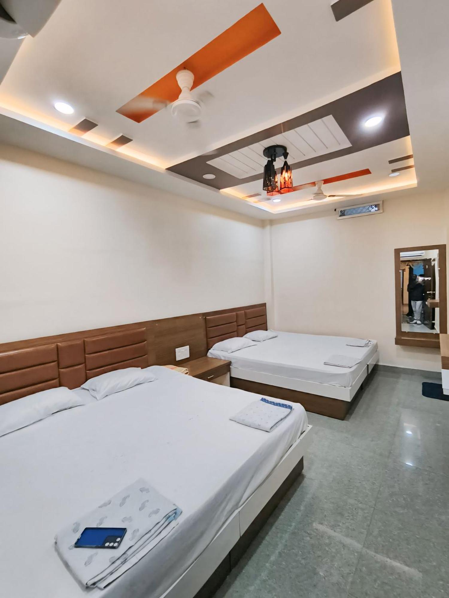 Shree Trilokeshwar Guesthouse Удджайн Екстер'єр фото